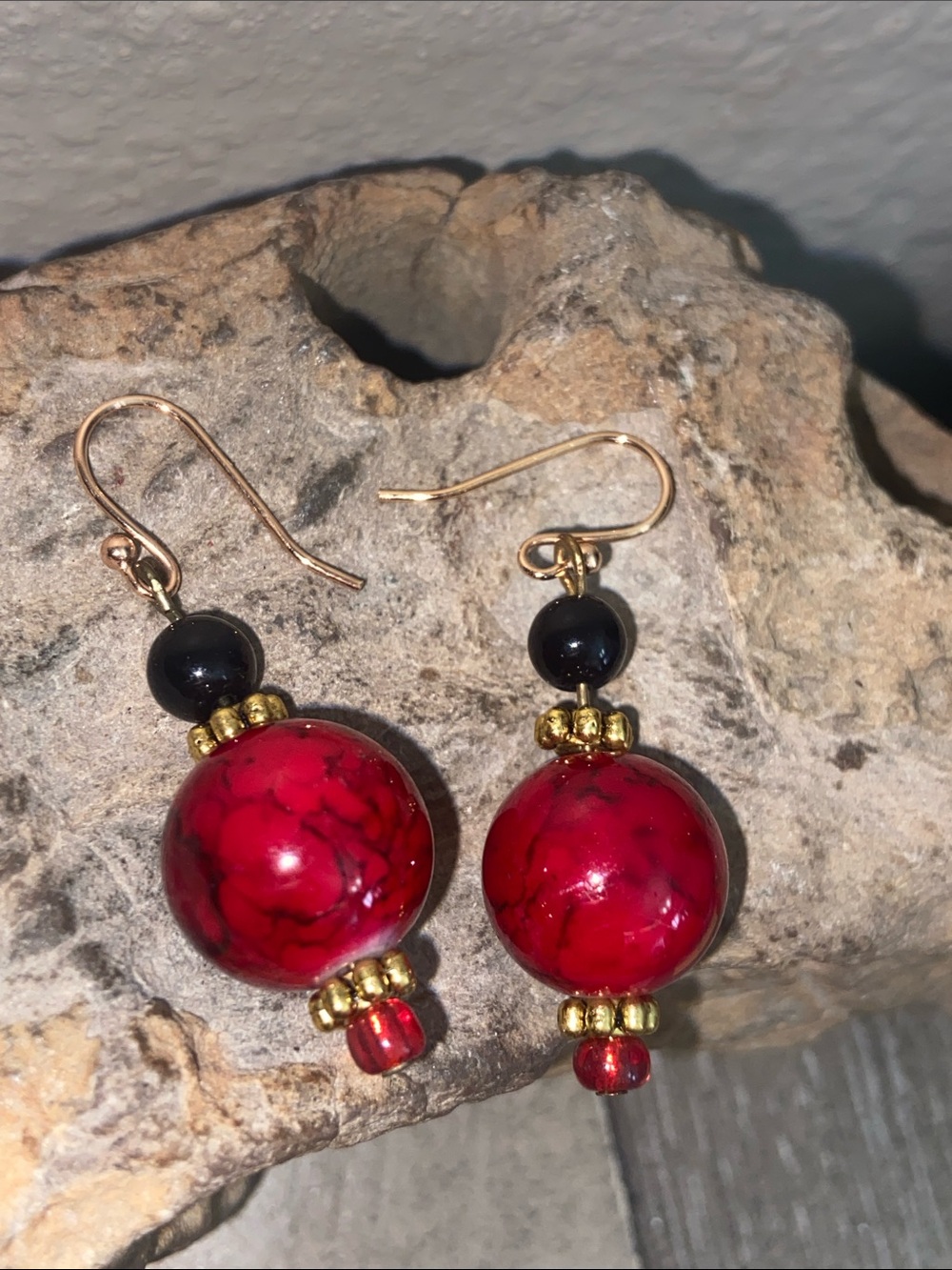 5/$10❤️❤️❤️Vintage 90s Red Glass Drop Earrings